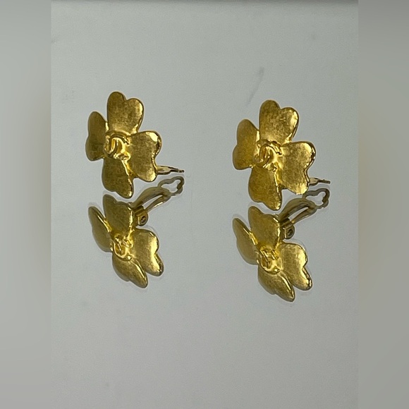 CHANEL CC Clover Clip On Earrings With Box - Picture 2 of 14